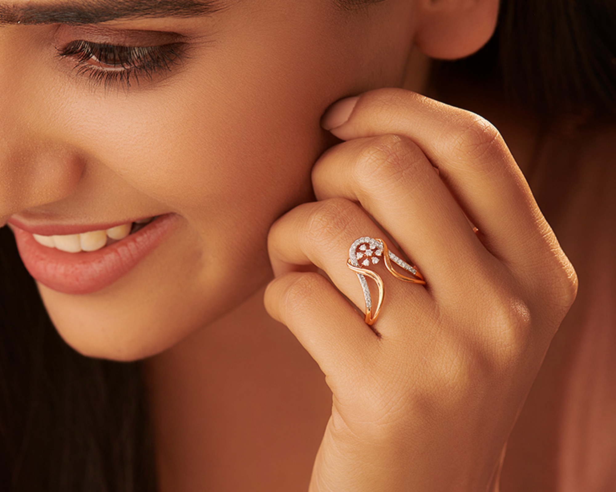 Desain cincin vanki tradisional dalam emas & berlian